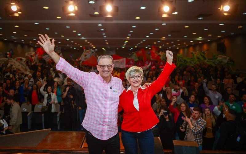 Prefeito Jairo Jorge (PSD) e vereador Maria Eunice (PT) oficializaram candidaturas neste domingo (4)