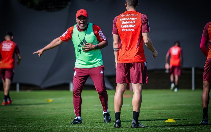 Roger Machado escala time buscando recuperação no campeonato | abc+