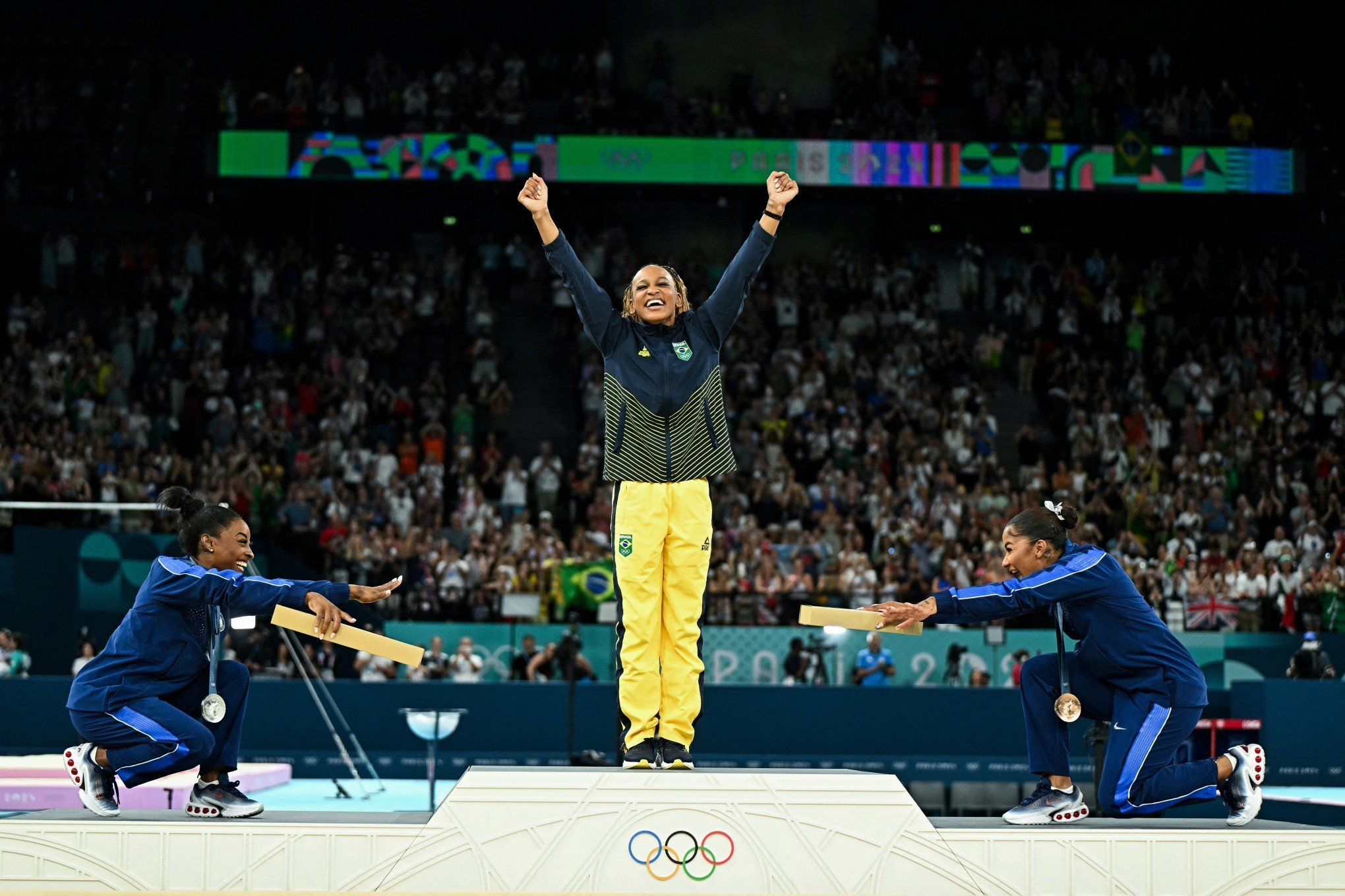 Simone Biles explica ideia de reverência para Rebeca que gerou foto icônica