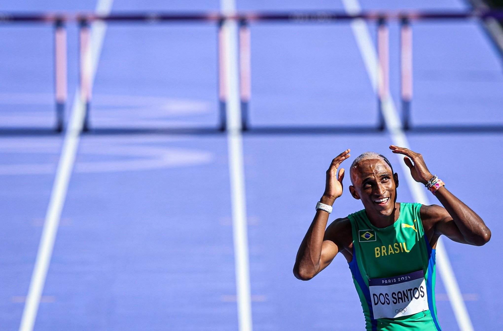 Alison dos Santos avança à final dos 400m com barreiras; veja os resultados dos brasileiros no atletismo