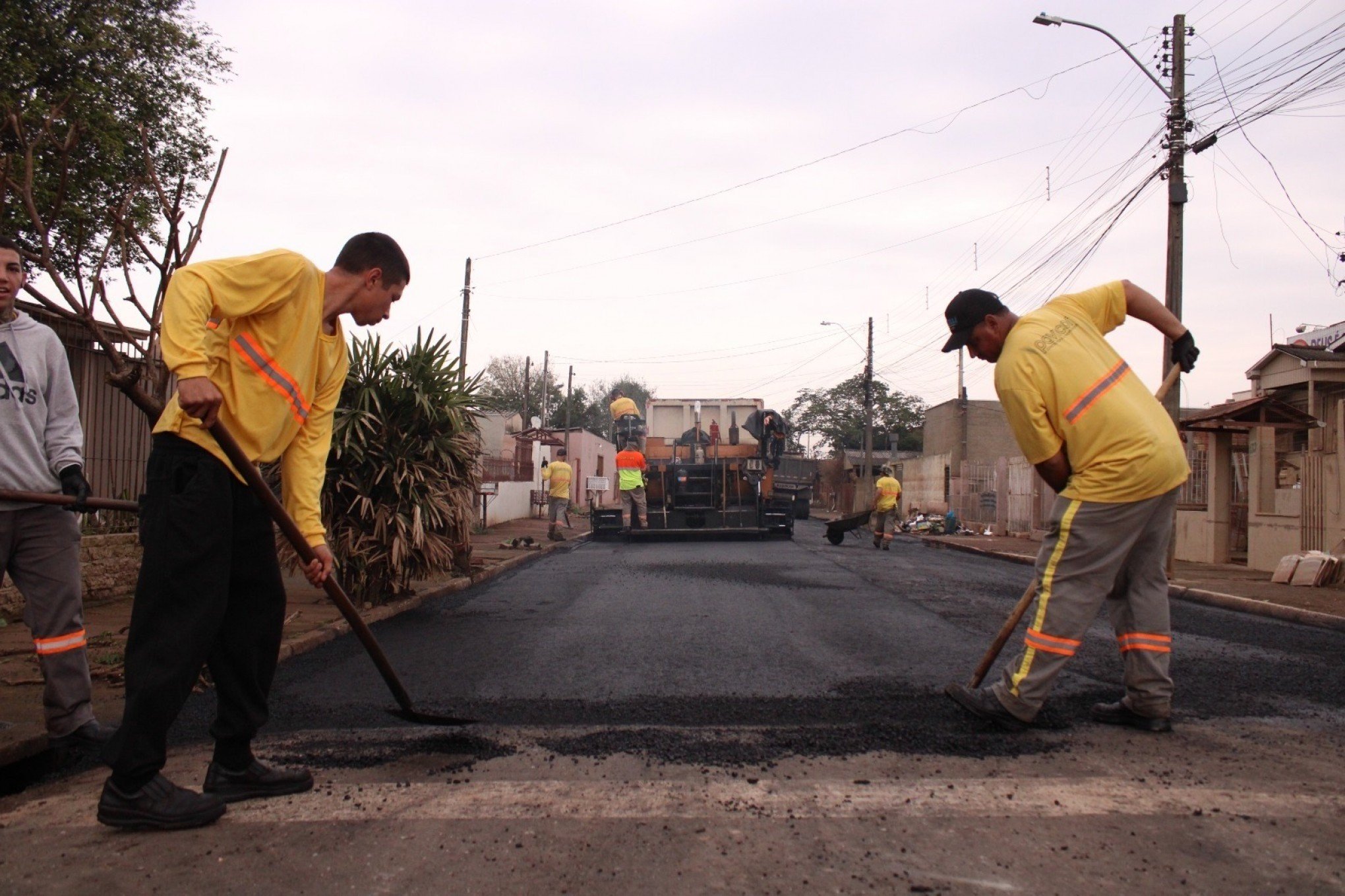 Ruas do bairro Campina recebem capeamento asfáltico com o Programa Pavimenta São Léo