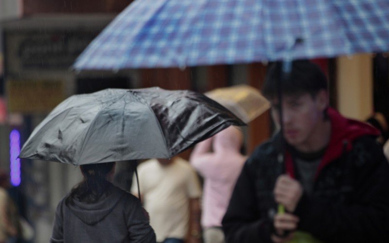 PREVISÃO DO TEMPO: O que esperar da chuva nas próximas horas? Fim de semana terá frio intenso e chance de neve no RS | abc+