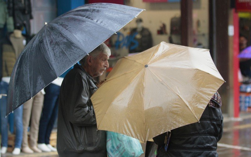 Próximas horas podem ser de chuva torrencial e tempestade na região | abc+