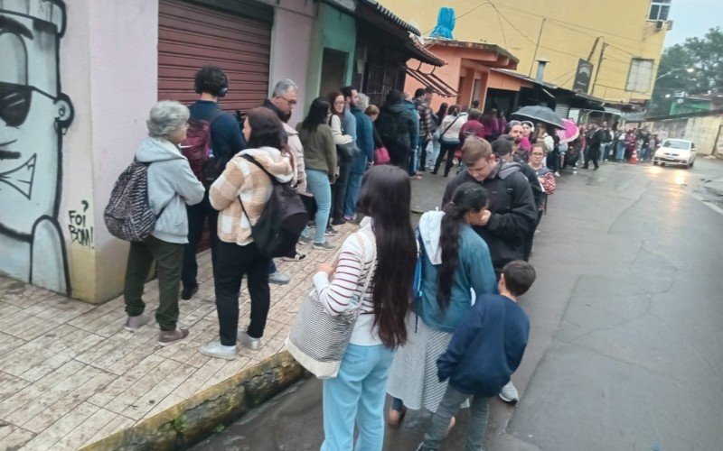 Filas na Estação Mathias Velho são uma constante em horários de pico logo pela manhã