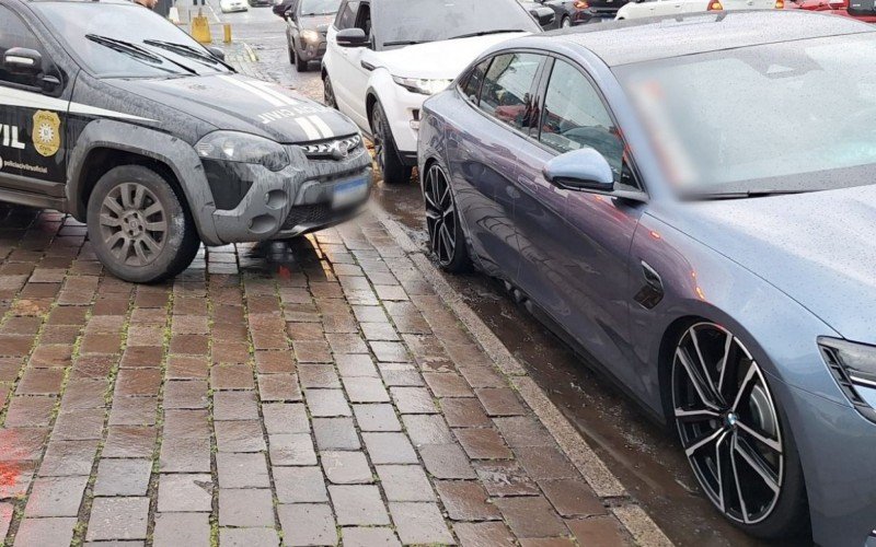 Carros de luxo são apreendidos em Novo Hamburgo em ação contra casal de influenciadores responsável por rifas | abc+