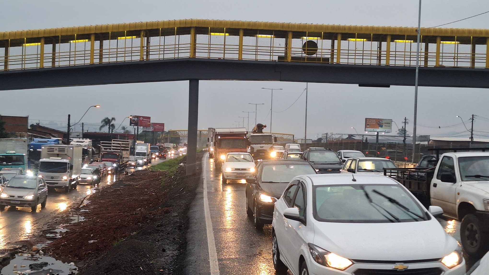 BR-116: Alteração no trânsito causa congestionamento na rodovia; veja onde