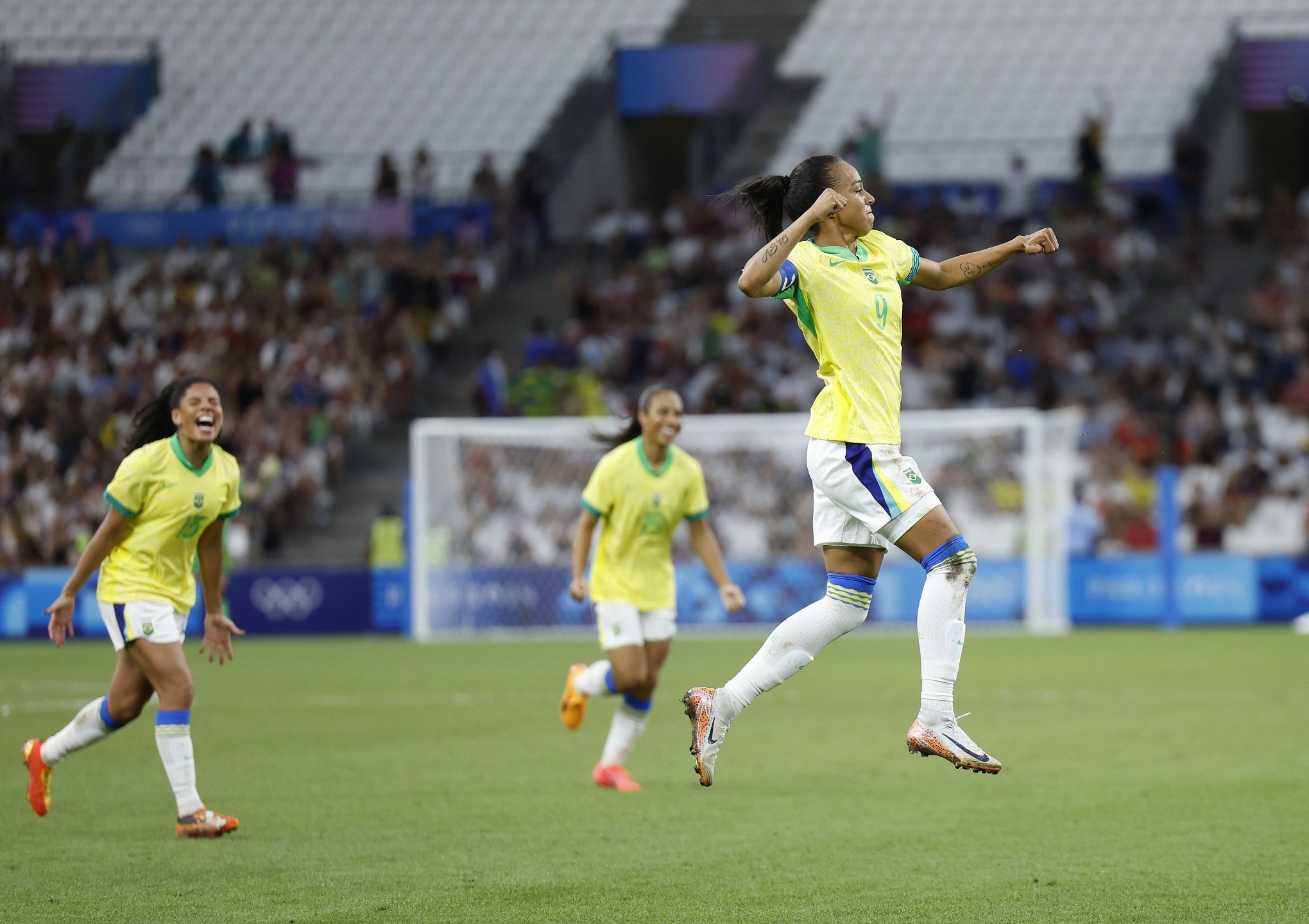 Seleção brasileira feminina de futebol vence a Espanha e vai disputar o ouro olímpico