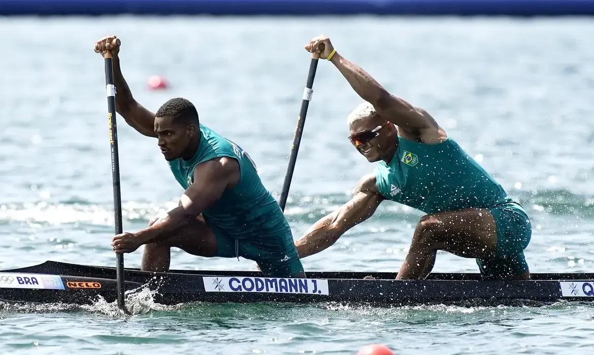 Isaquias e Jacky se garantem na semi da canoagem velocidade em Paris | abc+