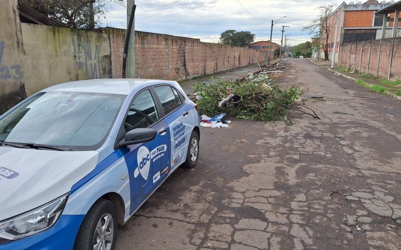 ...população voltou a despejar resíduos na manhã de ontem