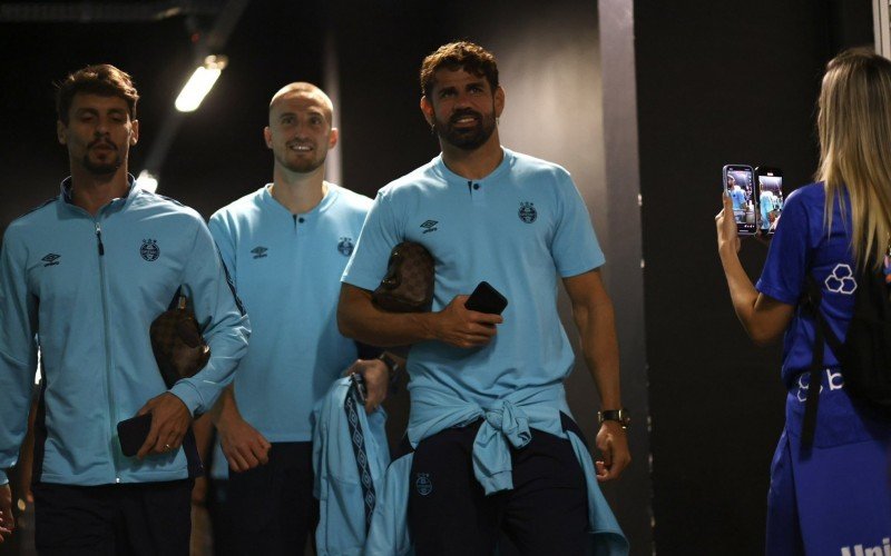 Rodrigo Caio, Rodrigo Ely e Diego Costa chegam no Estádio Couto Pereira | abc+