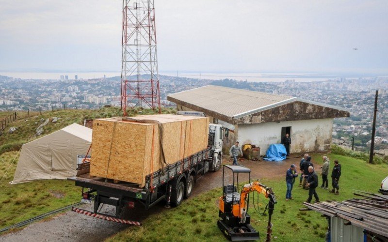 Depois de acidente com guindaste e troca de local, começa a instalação de radar meteorológico no RS | abc+