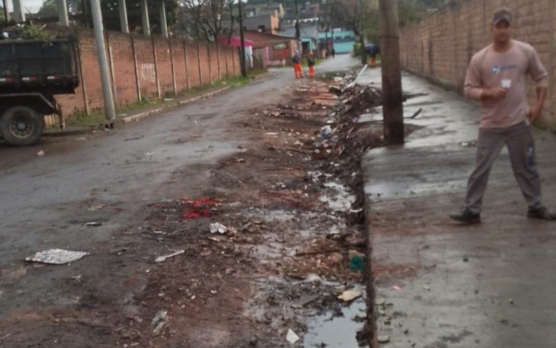 Limpeza da Rua Juarez foi realizado na terça-feira (6), dia seguinte a divulgação do problema 