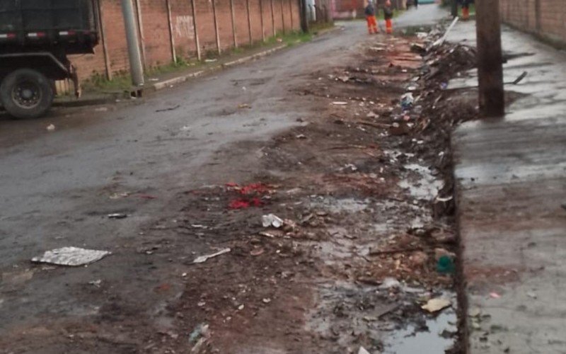 Rua Juarez, no bairro Canudos, em Novo Hamburgo, recebeu limpeza da Prefeitura mais uma vez após área ser atingida pelas enchentes | abc+