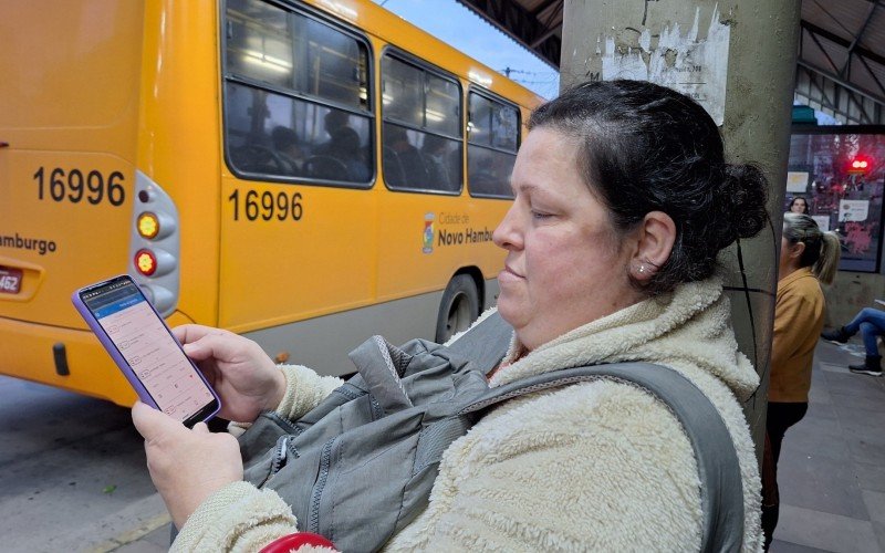 Técnica em enfermagem Maria Raquel dos Santos também relata atrasos no ônibus para o Kephas | abc+