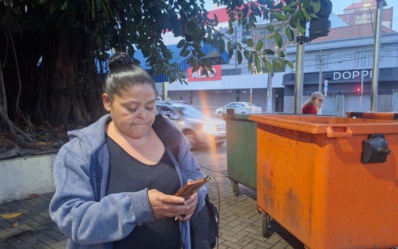 Zeladora Rosimeri de Jesus Rodrigues desiste de esperar ônibus e aciona motorista de aplicativo | abc+