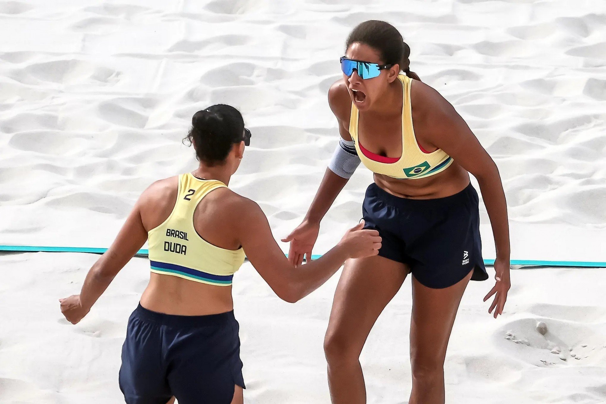 Ana Patrícia e Duda vencem dupla da Letônia e vão às semis do vôlei de praia em Paris