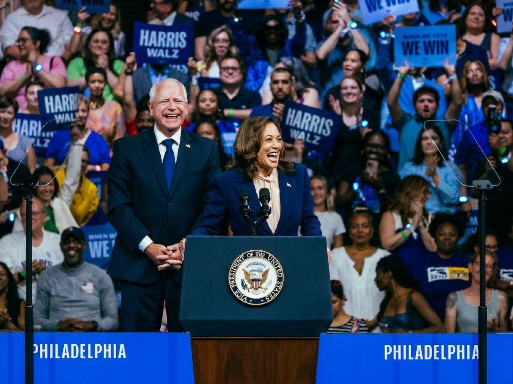 Kamala Harris faz primeiro comício ao lado de Tim Walz; veja como foi