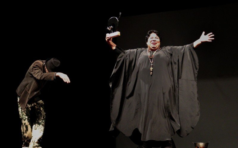Barbara Catarina foi homenageada pelo Festia