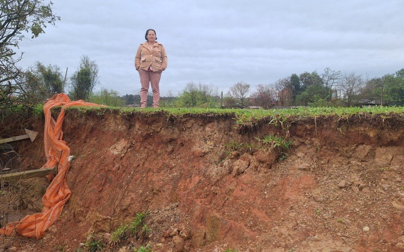 Desmoronamento da estrutura do dique deixa moradores com medo em Novo Hamburgo: "Tive até pesadelos essa noite" | abc+