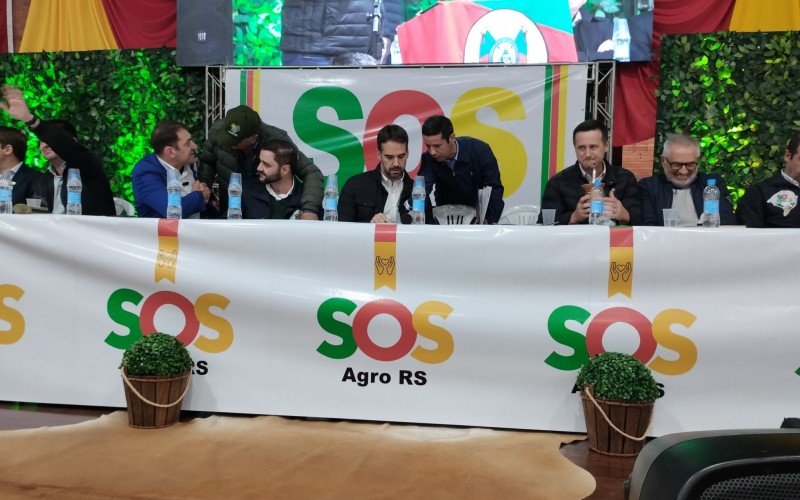 Eduardo Leite e Gabriel Souza se reúnem com agricultores em Porto Alegre | abc+