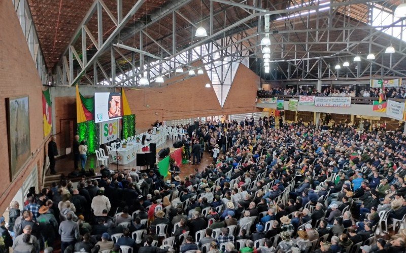 Agricultores gaúchos fazem tratoraço em Porto Alegre | abc+