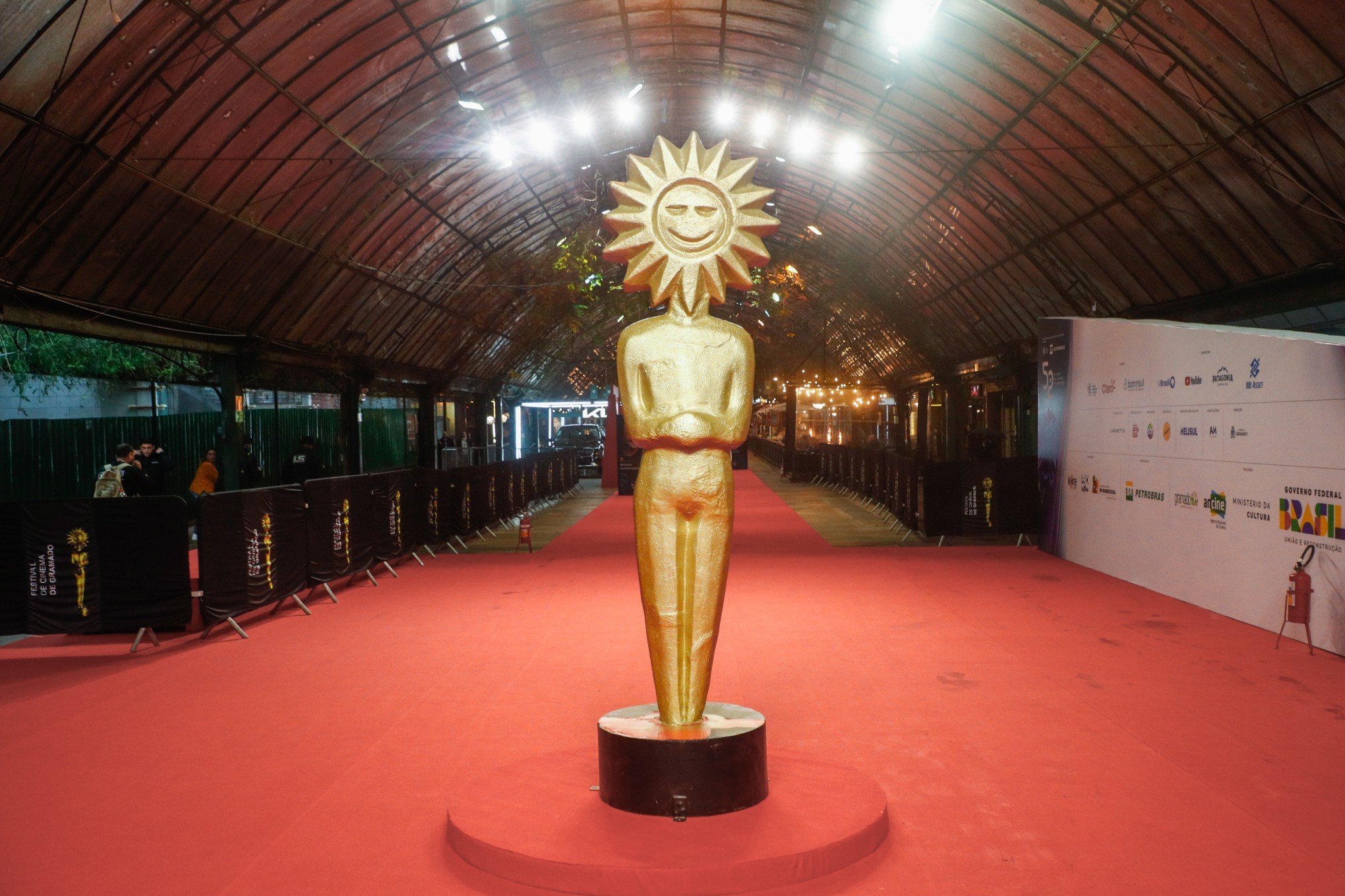 FESTIVAL DE CINEMA: Primeira noite de tapete vermelho terá Fábio Assunção e Nataly Rocha