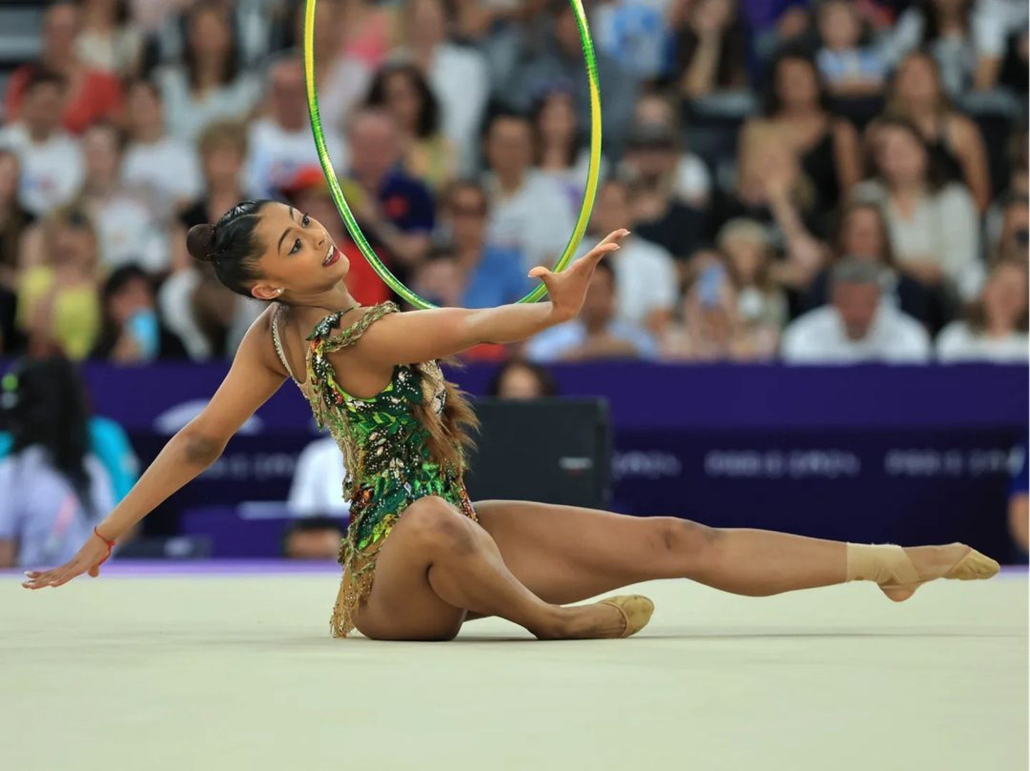 Babi Domingos fica em 10º na final individual da ginástica rítmica em Paris