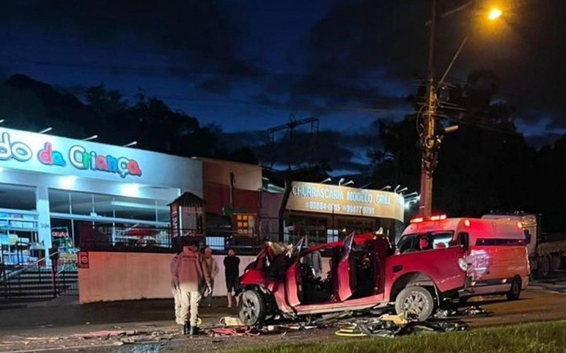 RS-240: Motoristas enfrentaram trânsito congestionado após acidente que destruiu caminhonete | abc+