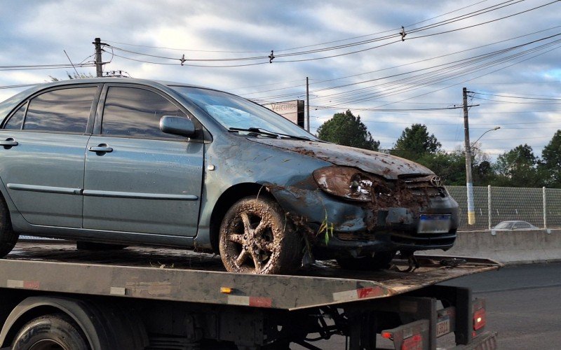 Carro acidentado na BR-116