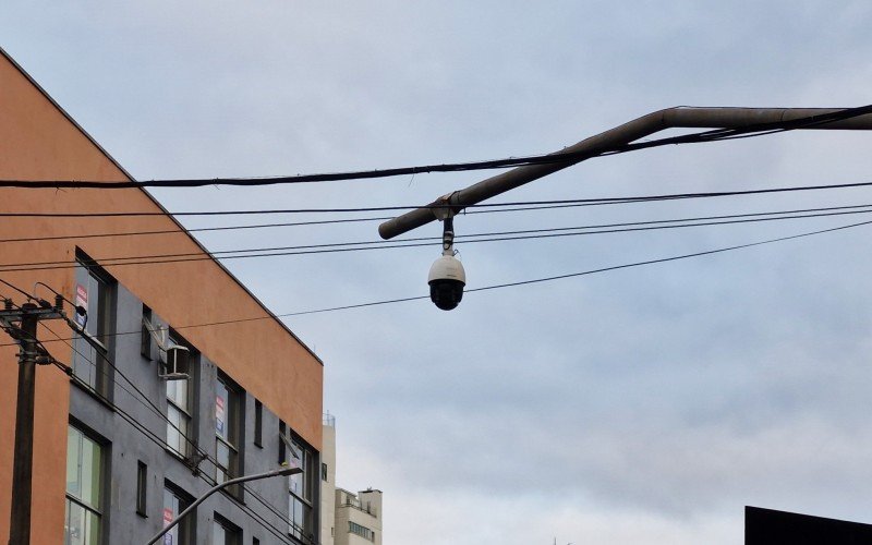 Câmera 360º foi realocada para o cruzamento da rua Marcílio Dias com a Avenida Pedro Adams Filho