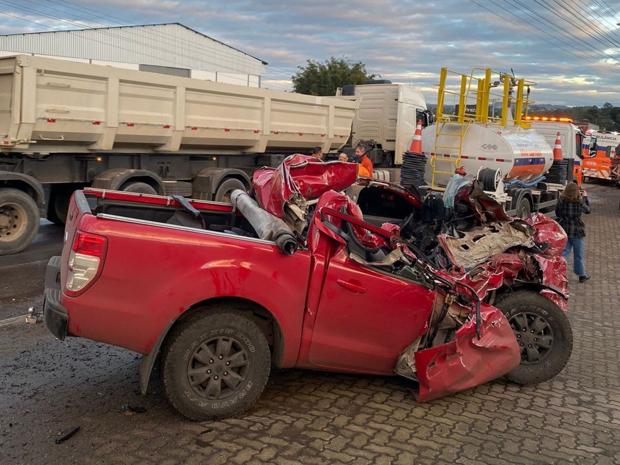 RS-240: Estado de saúde de motorista de Ranger que colidiu na traseira de caminhão surpreende