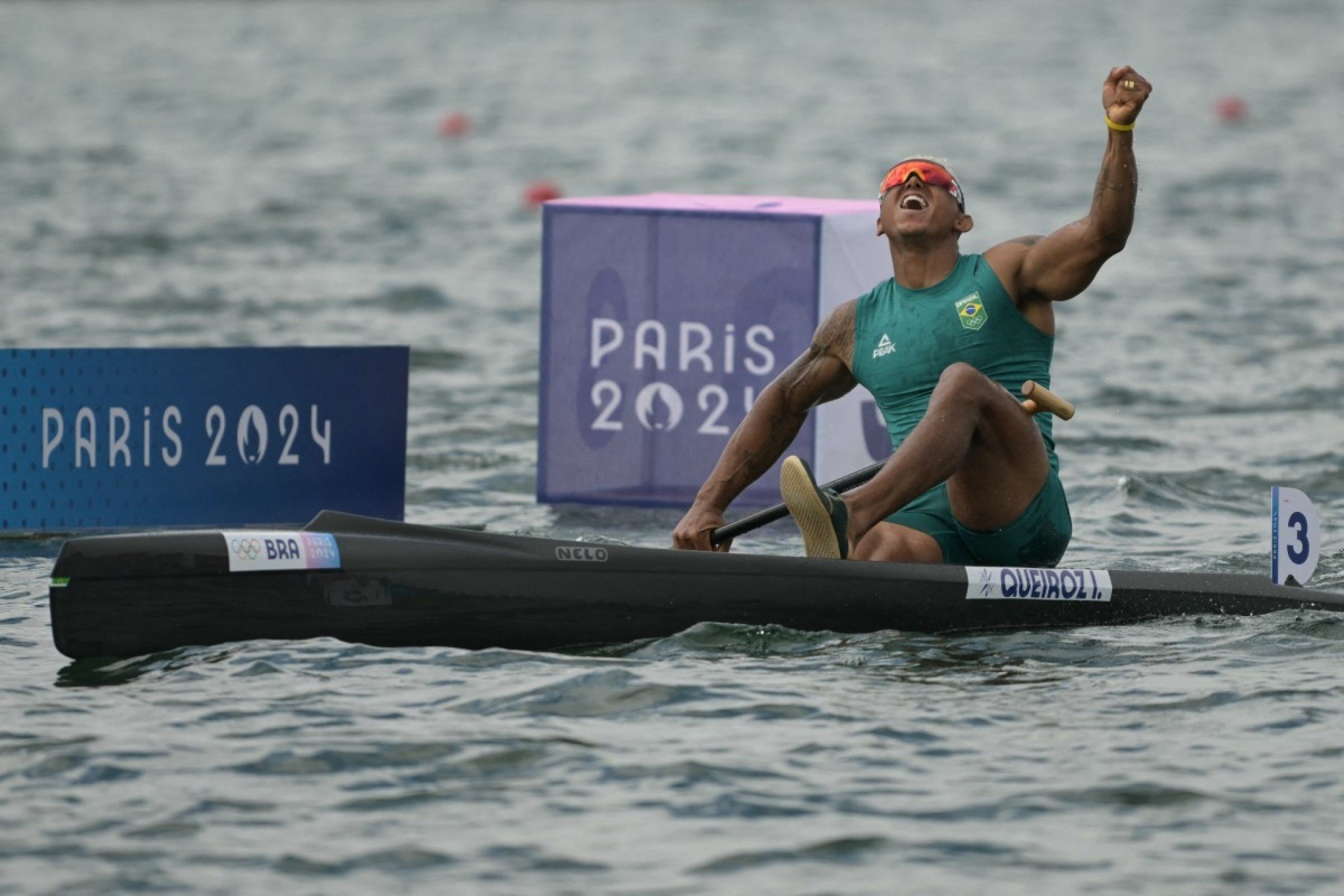 Isaquias Queiroz conquista a medalha de prata no C1 1000m em Paris