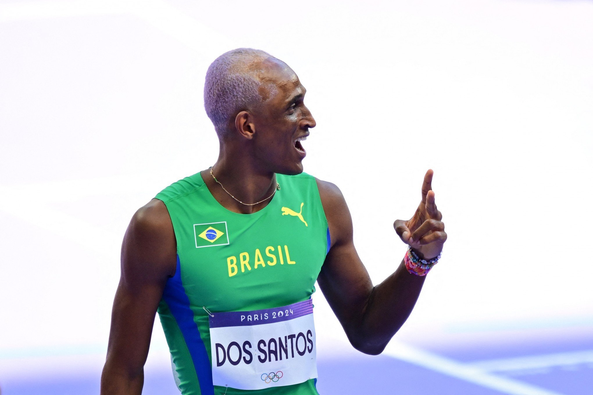 Alison dos Santos, o Piu, garante o bronze para o Brasil nos 400 metros com barreira