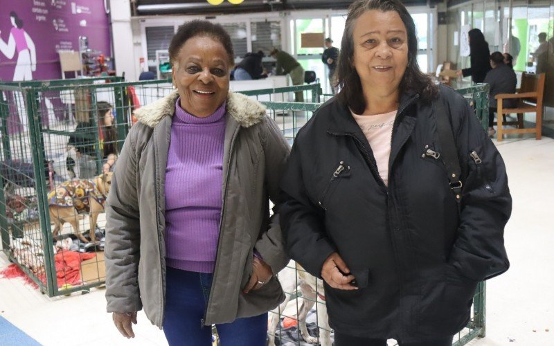 Beloni foi à procura de um amiguinho peludo neste sábado, na companhia de sua amiga Elisete