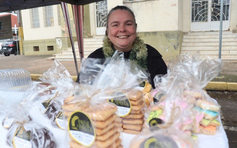 Karen é coordenadora da feira e também tem sua própria tenda