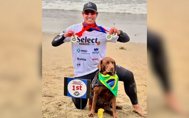 Ivan e Cacau, que ganhou 5 medalhas ao todo, sendo 3 de ouro e uma de melhor cachorra no surf do mundo | abc+