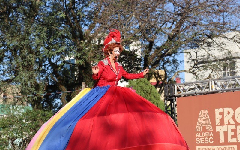 Espetáculo do Grupo Tholl encantou público no lançamento da 17ª Aldeia Sesc Capilé