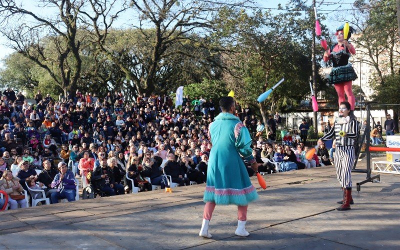 Espetáculo do Grupo Tholl encantou público no lançamento da 17ª Aldeia Sesc Capilé