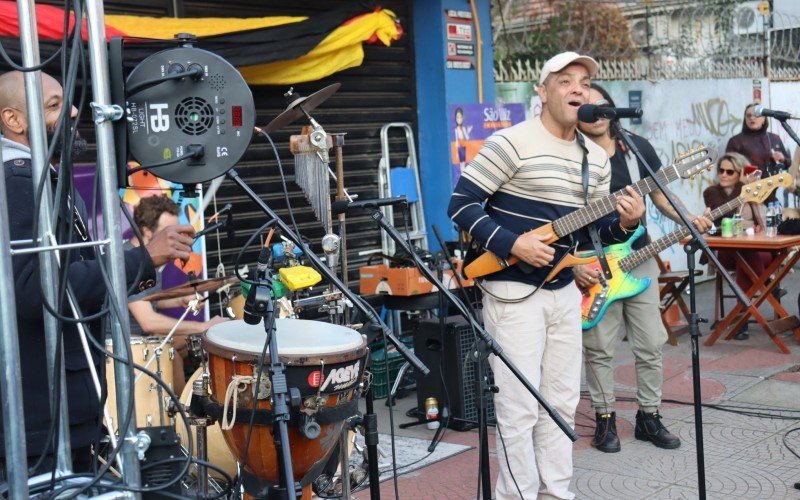 Artistas locais de diversos estilos musicais se apresentaram no evento 