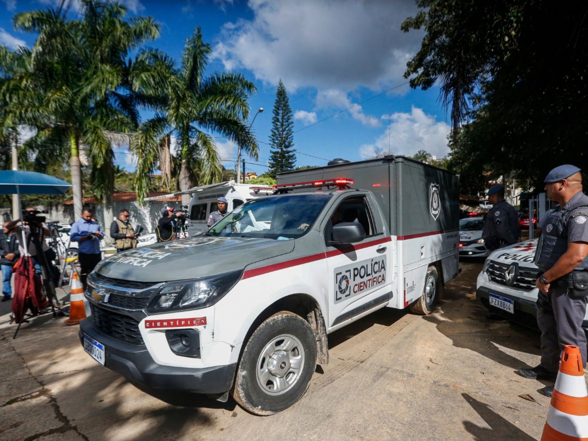 Sobe para 12 o número de vítimas identificadas do avião que caiu em Vinhedo; corpos começam ser liberados