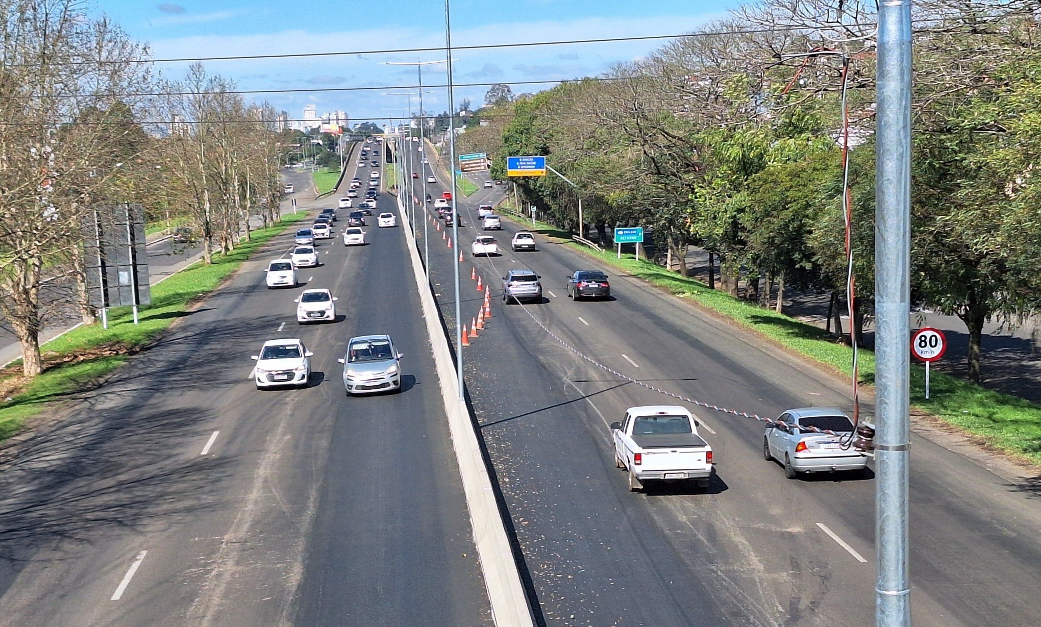 BR-116: Sem barreiras impeditivas, motoristas já exploram terceira faixa no trecho entre Novo Hamburgo e Estância Velha