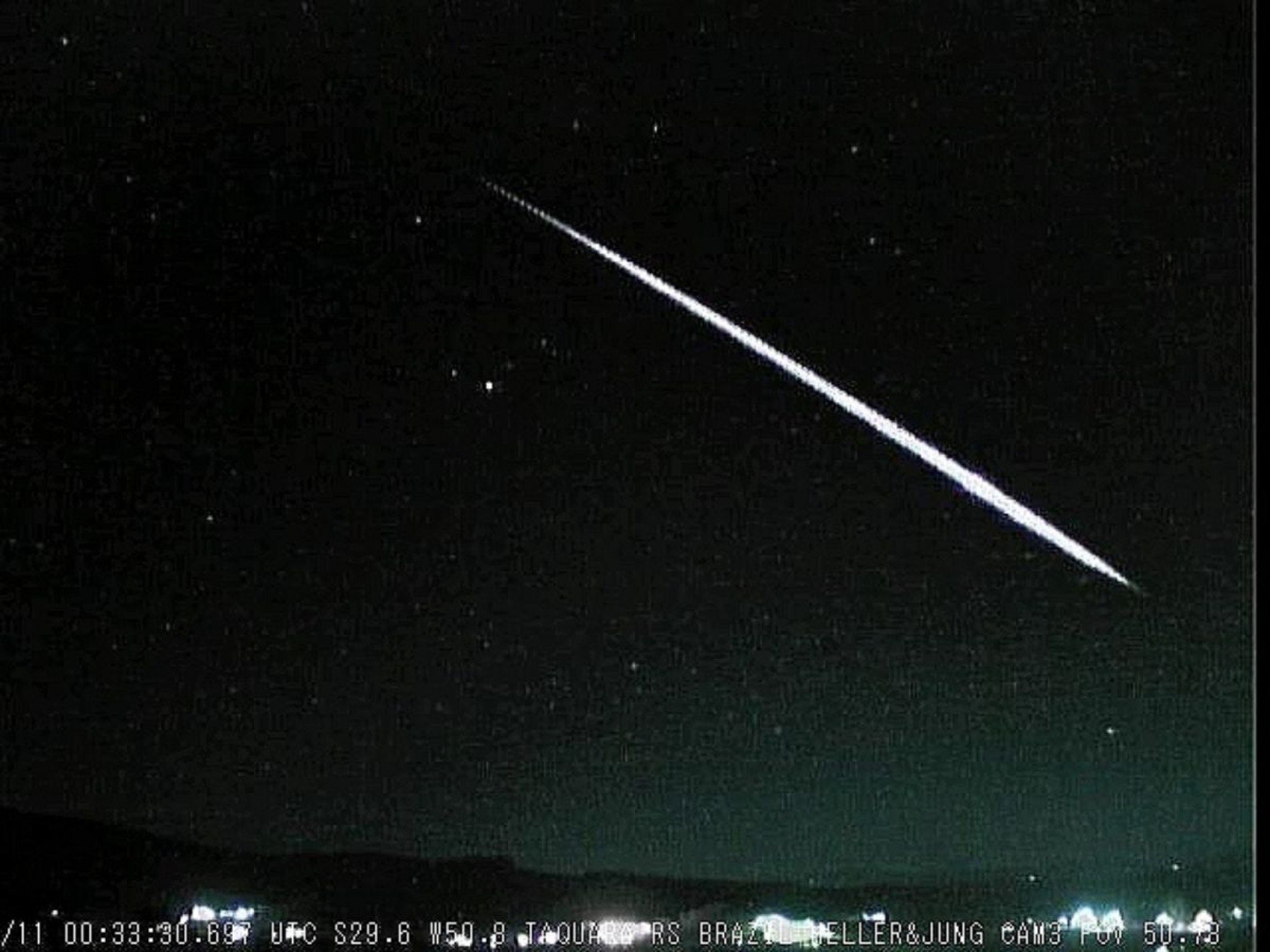 VÍDEO: Meteoro deixa rastro luminoso pelo céu do RS