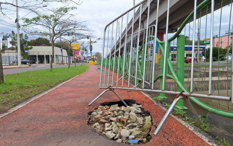 Buraco em ciclovia de Novo Hamburgo  | abc+