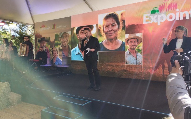  Durante o lançamento da Expointer, o governador Eduardo Leite (PSDB) voltou a cobrar medidas mais ágeis do governo federal | abc+