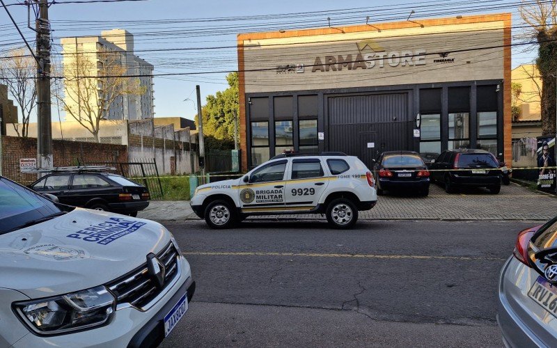 Loja de armas é alvo de criminosos na tarde desta segunda-feira em Novo Hamburgo | abc+