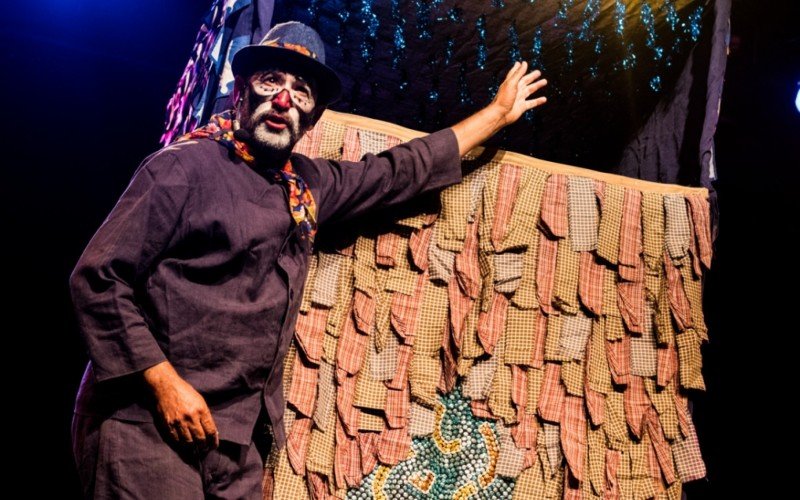 Chico Simões apresenta espetáculo nesta segunda no Teatro do Sesc