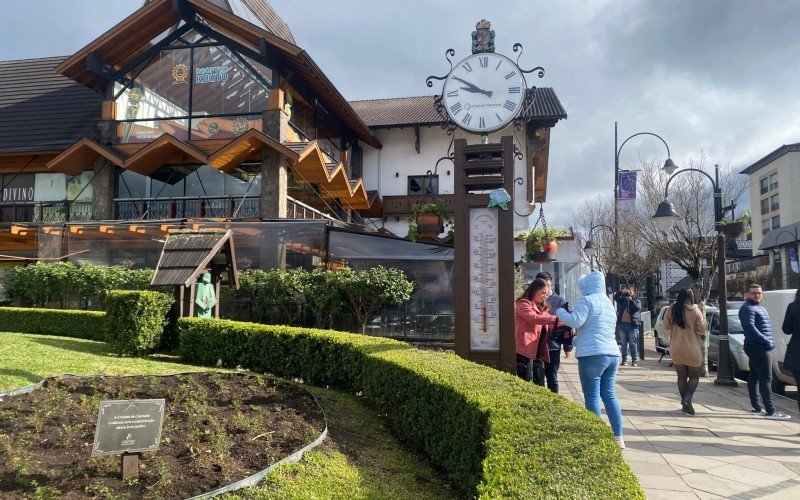 Tempo nublado e frio em Gramado, com temperaturas próximas de 0°C