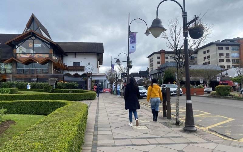 Tempo nublado e frio em Gramado, com temperaturas próximas de 0°C