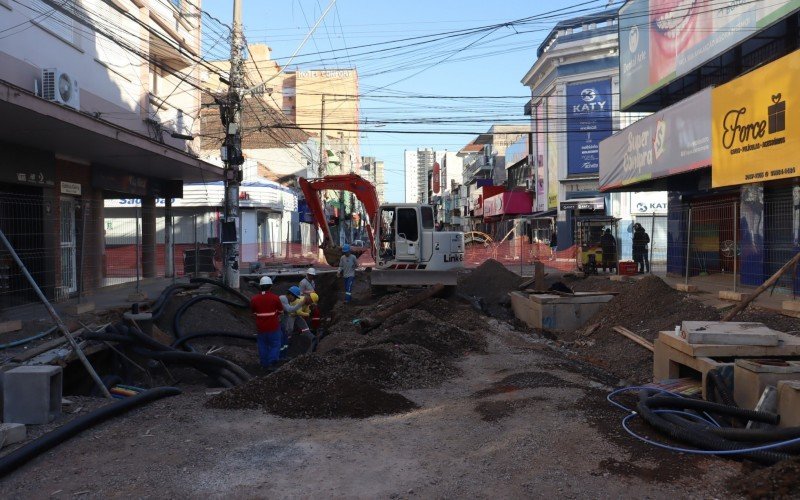 Terceira quadra da Rua Independência deve ficar pronta até setembro, estima prefeitura