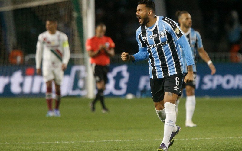 Nome do jogo, lateral-esquerdo garantiu o triunfo gremista sobre os cariocas no Couto Pereira | abc+